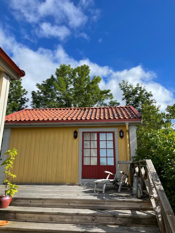 Gaesthus Med Utsikt Oever Drottningholms Slott المظهر الخارجي الصورة